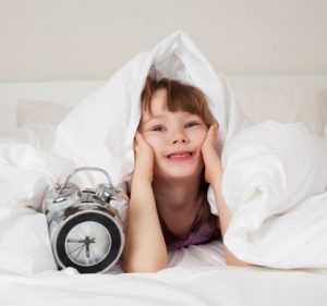 Vaikų-kaip-ir-suaugusiųjų-miego-poreikis-skiriasi.-Jeigu-jis-pats-pabunda-keliasi-žvalus-jam-miegui-skirto-laiko-užtenka.-e1392873720646